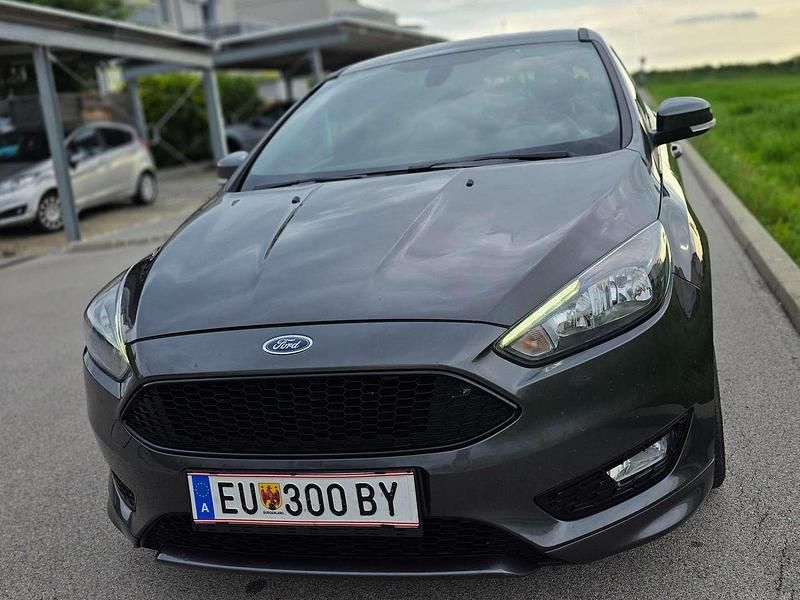 Gebraucht Ford Focus 125 PS (91 kW) 2017 Grau Limousine
