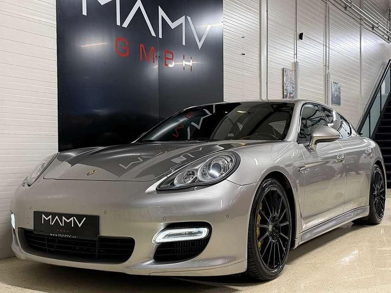 Grau Gebraucht 2009 Porsche Panamera Turbo Sport Limousine | € 29.990 - Bild 1/4