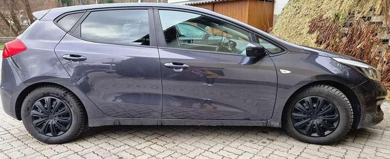 Grau Gebraucht 2016 Kia Ceed Kleinwagen | € 8.500 (Guter Preis) - Bild 1/4