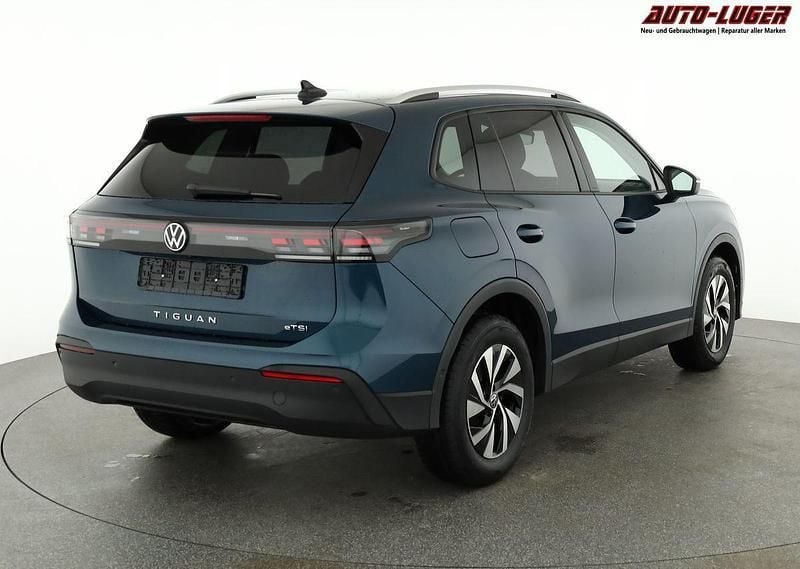 Neu VW Tiguan Life 150 PS (110 kW) 2025 Nightshade blue metallic SUV
