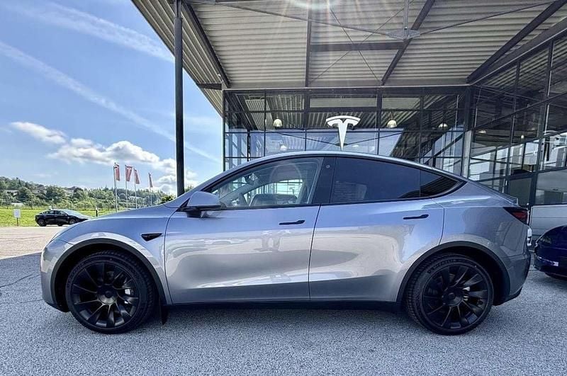 Silber Gebraucht 2024 Tesla Model Y Long Range AWD SUV | € 40.900 (Fairer Preis) - Bild 1/4