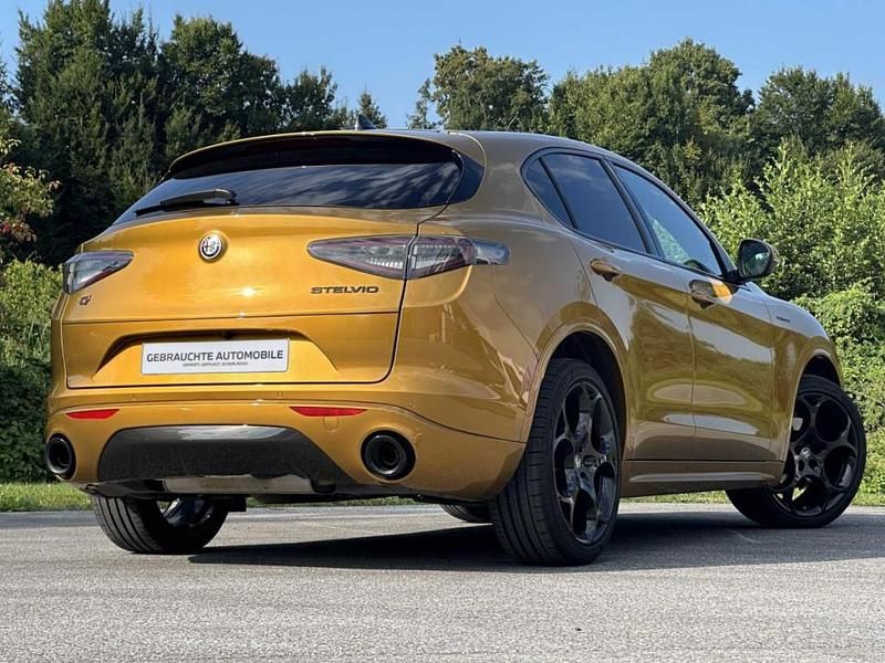 Gebraucht Alfa Romeo Stelvio 280 PS (205 kW) 2022 Gold SUV