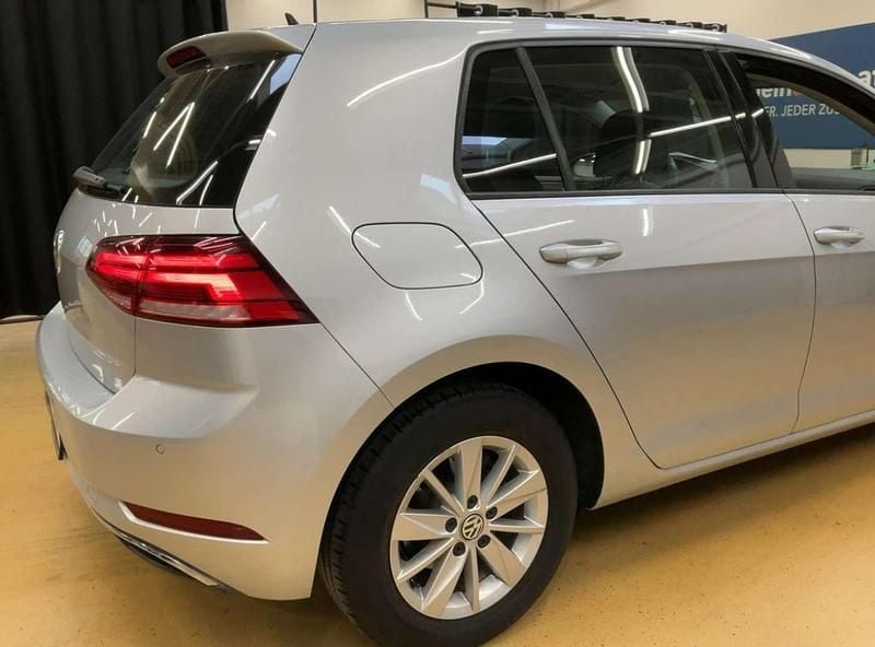 Gebraucht VW Golf VII Comfortline 116 PS (85 kW) 2019 Grau Limousine