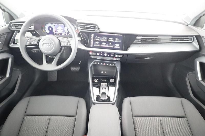 Neu Audi A3 Comfort 150 PS (110 kW) 2025 Grau Limousine