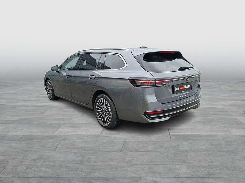 Gebraucht VW Passat Elegance 150 PS (110 kW) 2025 Grau Kombi