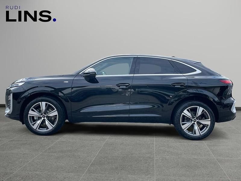 Neu Audi Q3 Sportback 204 PS (150 kW) 2026 Schwarz  metallicperleffektno SUV