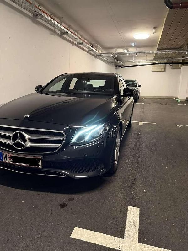 Gebraucht Mercedes E220 194 PS (142 kW) 2016 Limousine
