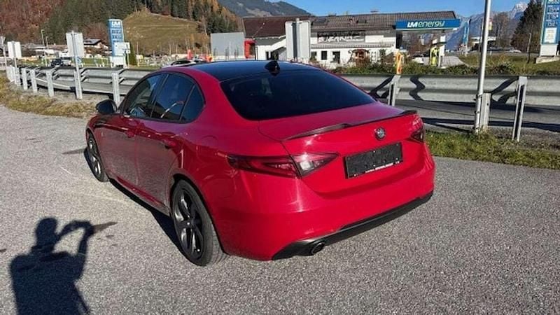 Gebraucht Alfa Romeo Giulia 150 PS (110 kW) 2016 Rot Limousine
