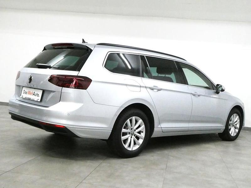 Gebraucht VW Passat R 150 PS (110 kW) 2022 Silber Kombi