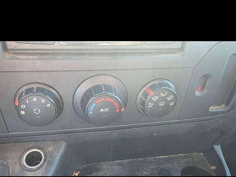 Gebraucht Renault Master 131 PS (96 kW) 2018 Rot Limousine