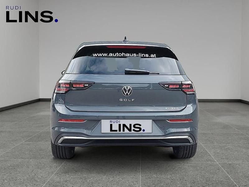 Gebraucht VW Golf VIII Style 204 PS (150 kW) 2024 Mittelgrau  metallic Limousine