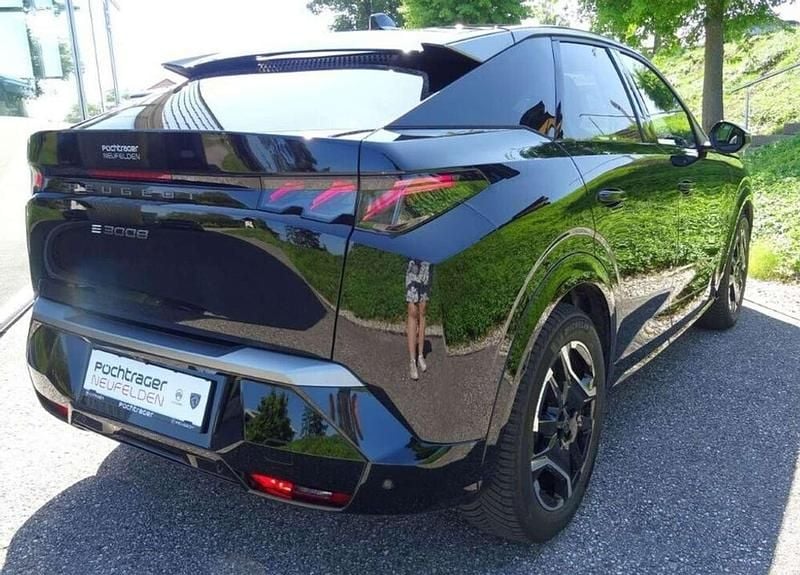 Gebraucht Peugeot e-3008 GT 157 kW (214 PS) 2025 Schwarz SUV