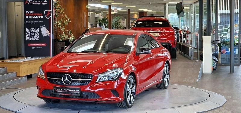 Gebraucht Mercedes CLA180 Night 109 PS (80 kW) 2017 Rot Limousine