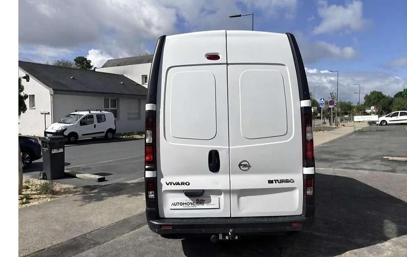 Gebraucht Opel Vivaro S 145 PS (106 kW) 2018 Weiß Van / Kleinbus