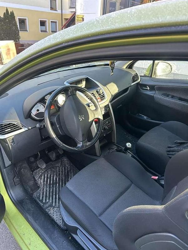 Gebraucht Peugeot 207 Active 95 PS (69 kW) 2008 Limousine