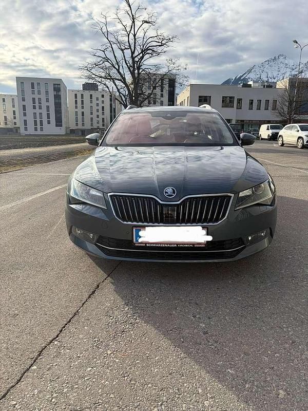 Gebraucht Skoda Superb Style 190 PS (139 kW) 2019 Grau Kombi