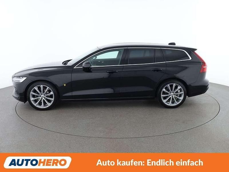 Gebraucht Volvo V60 Momentum 150 PS (110 kW) 2020 Schwarz Kombi