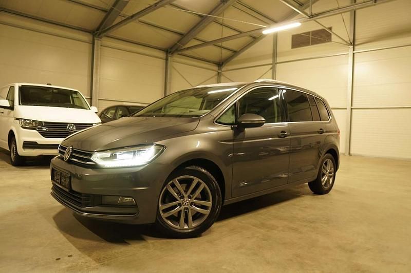 Grau Gebraucht 2020 VW Touran Highline Van / Kleinbus | € 24.990 (Fairer Preis) - Bild 1/4