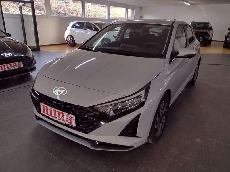 Neu Hyundai i20 99 PS (72 kW) 2025 Grau Kleinwagen