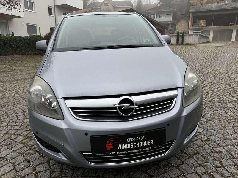 Gebraucht Opel Zafira Edition 110 PS (80 kW) 2010 Silber Van / Kleinbus