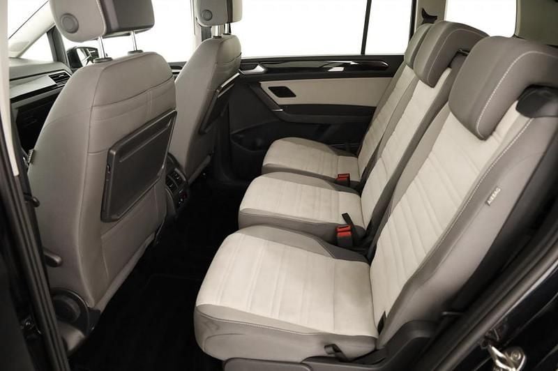 Gebraucht VW Touran Highline 150 PS (110 kW) 2024 Schwarz  metallic Van / Kleinbus