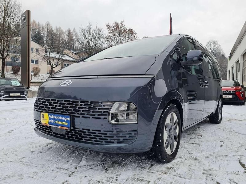 Grau Gebraucht 2023 Hyundai Staria Trend Van | € 50.990 (Fairer Preis) - Bild 1/4