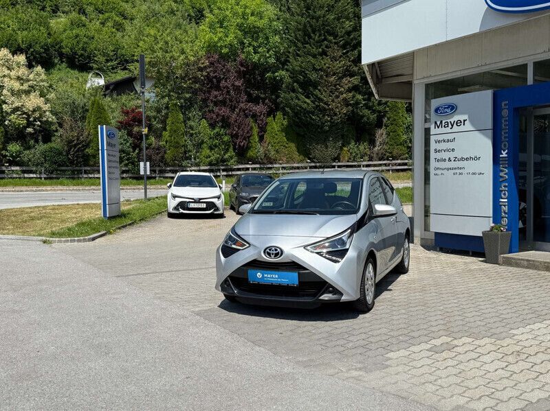 Silber Gebraucht 2021 Toyota Aygo X-play Kleinwagen | € 9.790 (Superpreis) - Bild 1/4