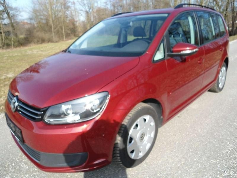 Rot Gebraucht 2011 VW Touran Comfortline Van / Kleinbus | € 9.990 - Bild 1/4