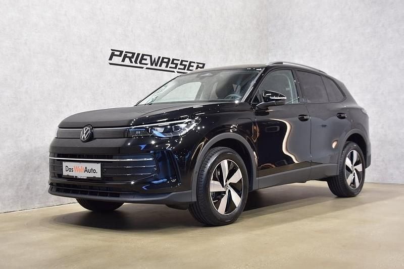 Schwarz metallic Neu 2025 VW Tiguan SUV | € 44.950 (Superpreis) - Bild 1/4