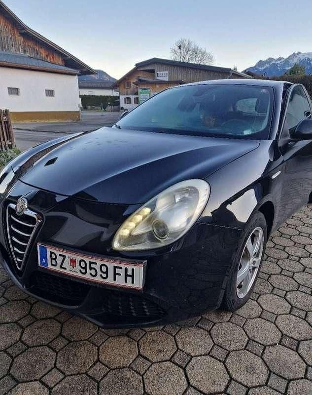 Schwarz Gebraucht 2011 Alfa Romeo Giulietta Limousine | € 5.200 (Fairer Preis) - Bild 1/4