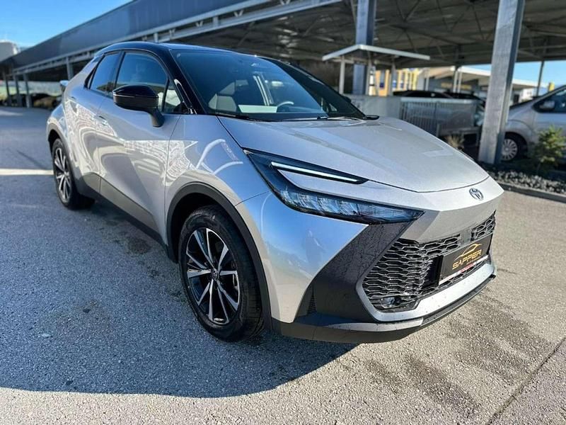 Neu Toyota C-HR Active 151 PS (111 kW) 2025 Silber SUV