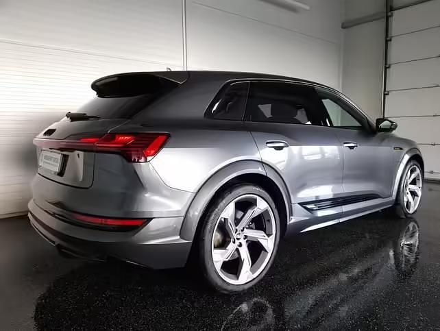 Gebraucht Audi e-tron S-Line 369 kW (503 PS) 2023 Daytonagrau perleffekt SUV