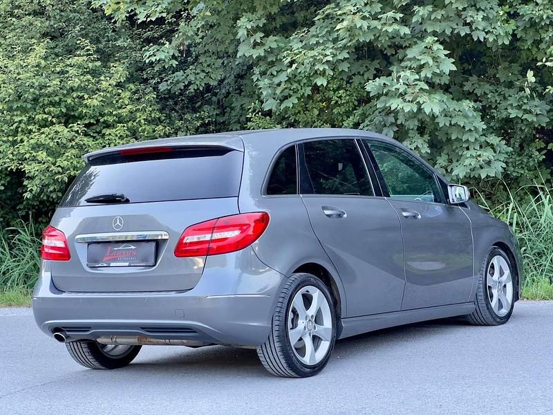 Gebraucht Mercedes B200 136 PS (100 kW) 2012 Grau Van / Kleinbus