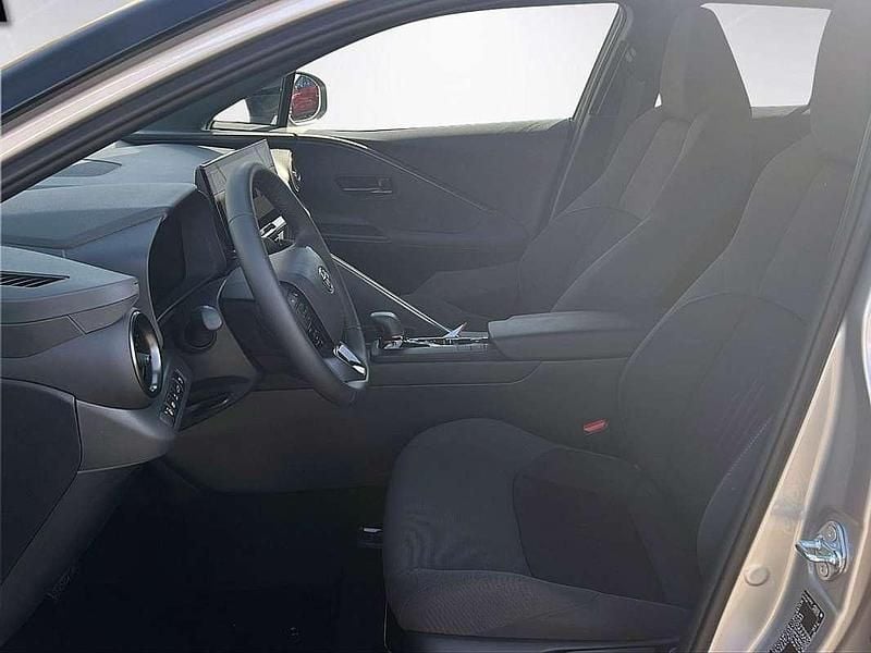 Neu Toyota C-HR Active 152 PS (111 kW) 2025 Silber SUV