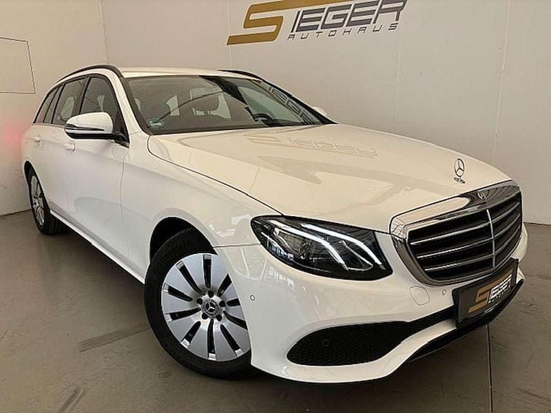 Weiß Gebraucht 2019 Mercedes E300 Kombi | € 29.790 (Fairer Preis) - Bild 1/4