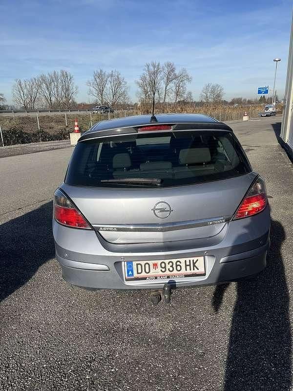 Gebraucht Opel Astra 110 PS (80 kW) 2009 Limousine