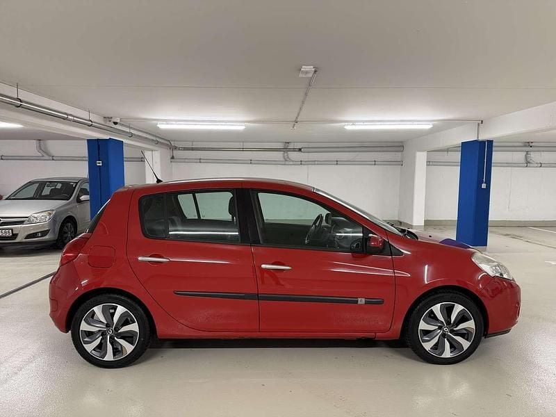 Gebraucht Renault Clio II 75 PS (55 kW) 2009 Rot Limousine