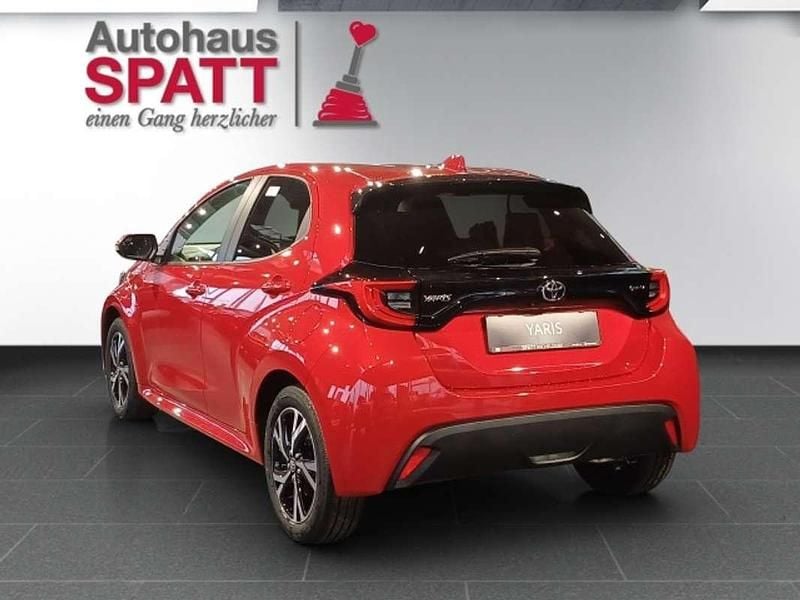 Gebraucht Toyota Yaris Hybrid Active 92 PS (67 kW) 2025 Rot Kleinwagen