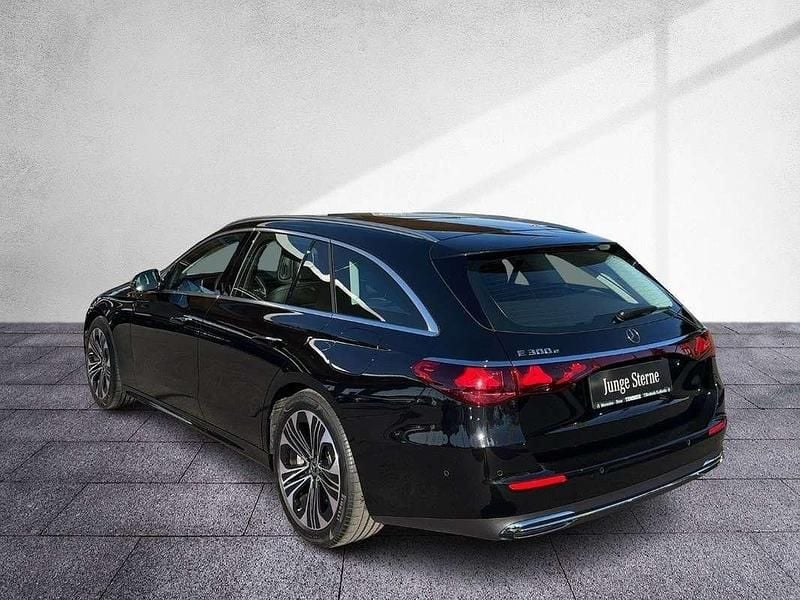 Gebraucht Mercedes E300 Avantgarde 204 PS (150 kW) 2024 Schwarz Kombi