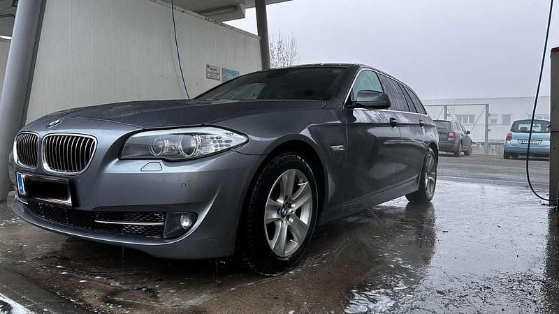 Gebraucht BMW 525 204 PS (150 kW) 2011 Grau Kombi