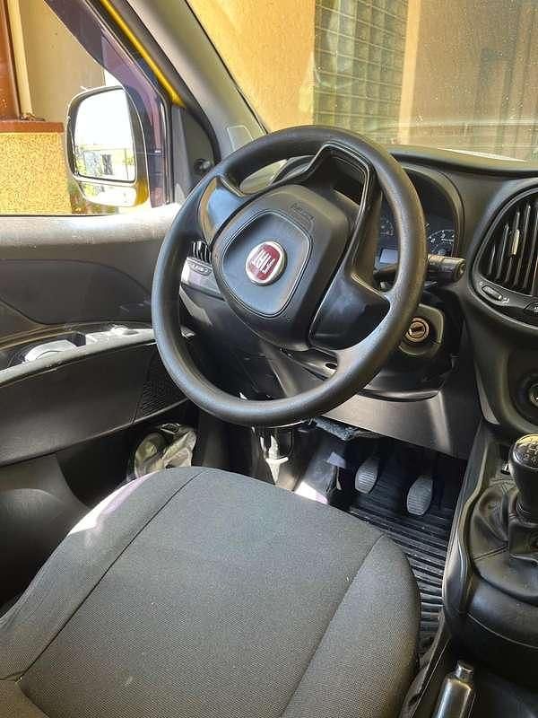 Gebraucht Fiat Doblò 90 PS (66 kW) 2015 Gelb Van / Kleinbus