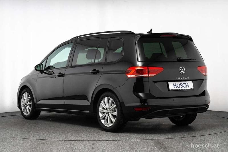Gebraucht VW Touran Comfortline 150 PS (110 kW) 2025 Schwarz Van / Kleinbus