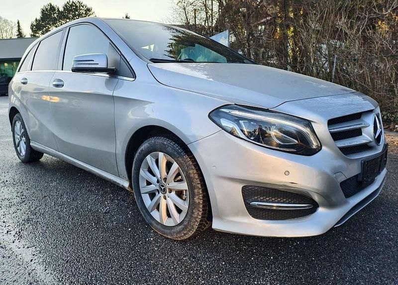 Gebraucht Mercedes B180 109 PS (80 kW) 2017 Van / Kleinbus