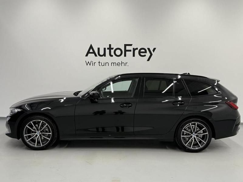 Gebraucht BMW 320 Shadowline 190 PS (139 kW) 2025 Saphirschwarz Kombi