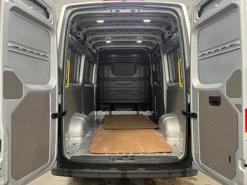 Gebraucht VW Crafter 140 PS (102 kW) 2024 Silber Van