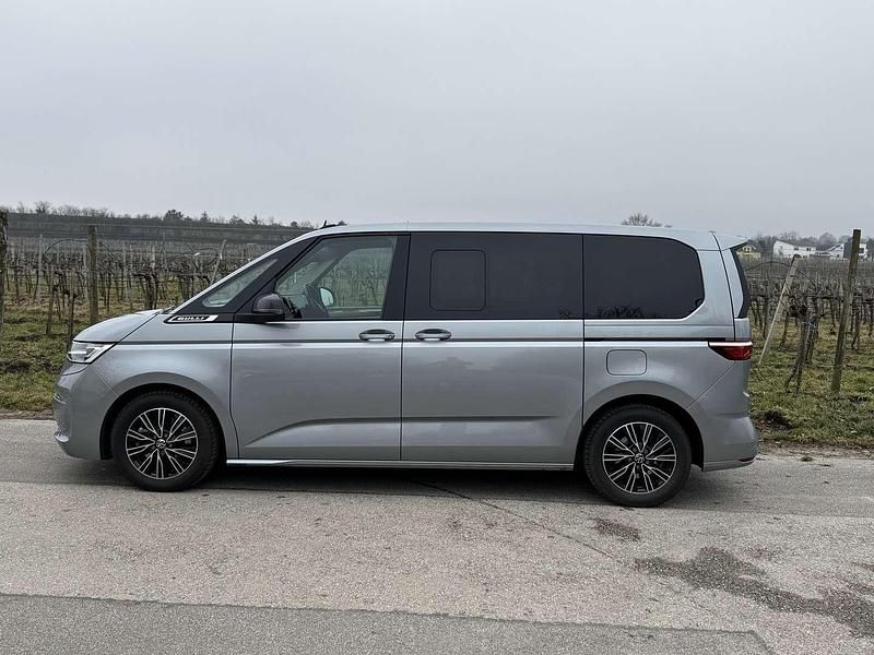 Gebraucht VW Multivan 150 PS (110 kW) 2023 Grau Van