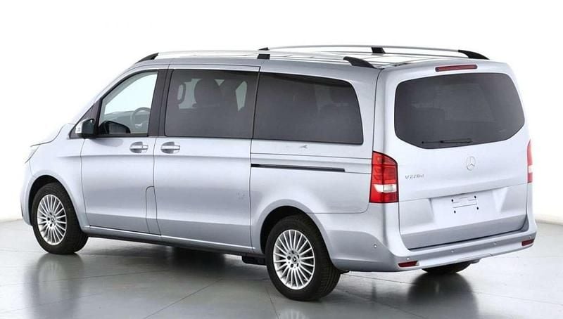 Gebraucht Mercedes 220 Style 163 PS (119 kW) 2024 Silber Kombi