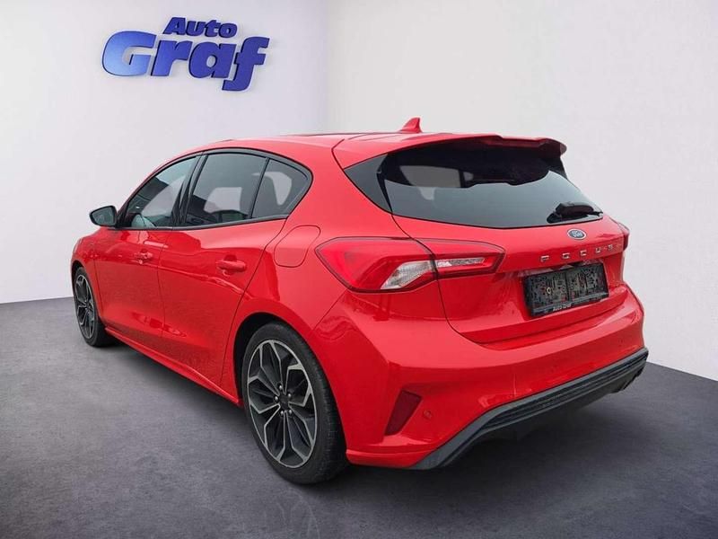 Gebraucht Ford Focus Business Edition 124 PS (91 kW) 2018 Rot Limousine