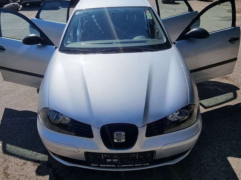 Silber Gebraucht 2006 Seat Ibiza Reference Limousine | € 1.250 - Bild 1/4