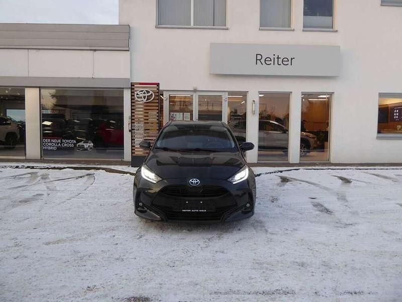 Schwarz Gebraucht 2022 Toyota Yaris Hybrid Design Kleinwagen | € 17.490 (Fairer Preis) - Bild 1/4